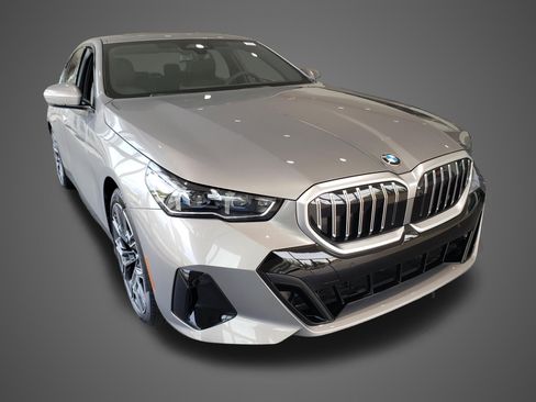 New 2027 BMW 530i xDrive w/ M Sport Package AWD/4WD image 3