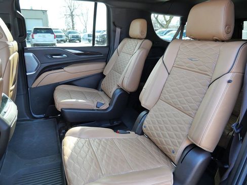 Used 2022 Cadillac Escalade ESV Sport w/ Touring Package image 28