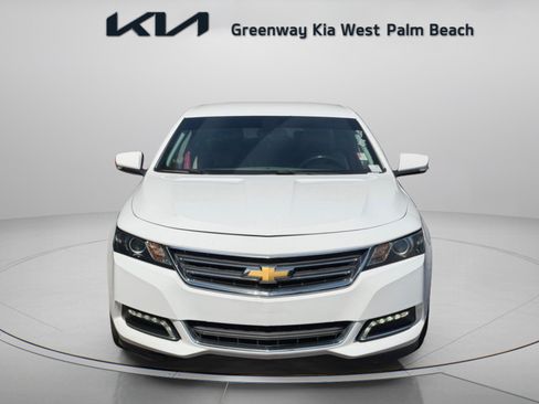 Used 2019 Chevrolet Impala LT FWD image 2