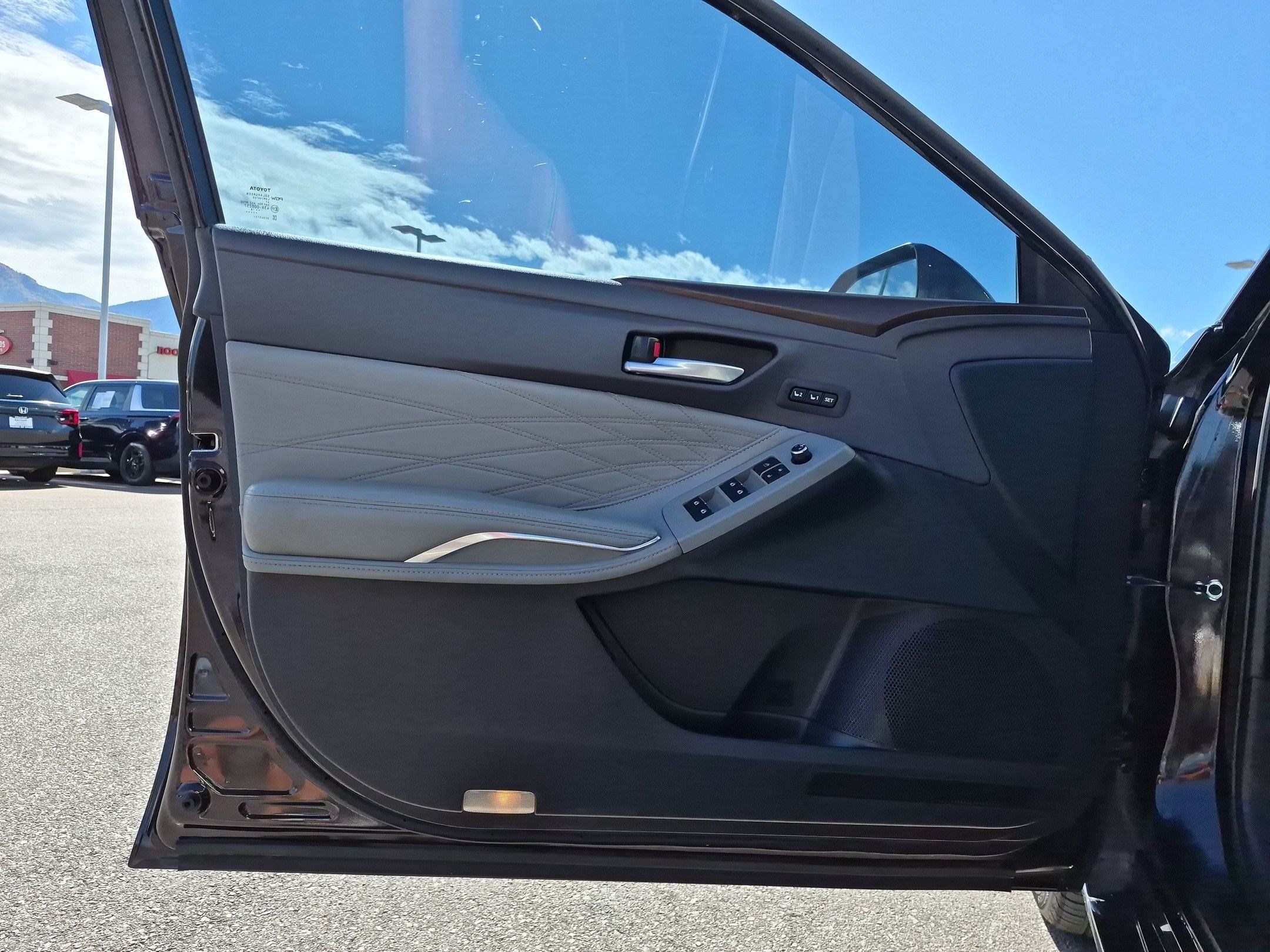 Used 2019 Toyota Avalon Limited w/ Advanced Safety Package FWD image 14