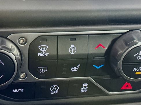 Used 2023 Jeep Gladiator Mojave w/ Cold Weather Group image 20