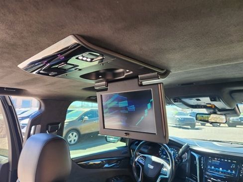 Used 2020 Cadillac Escalade Platinum image 11