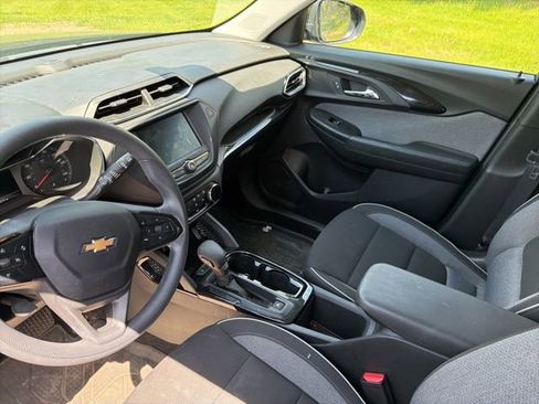 Used 2023 Chevrolet TrailBlazer LT FWD image 5