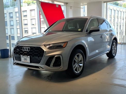 Used 2023 Audi Q5 2.0T Premium w/ Convenience Package AWD/4WD image 1