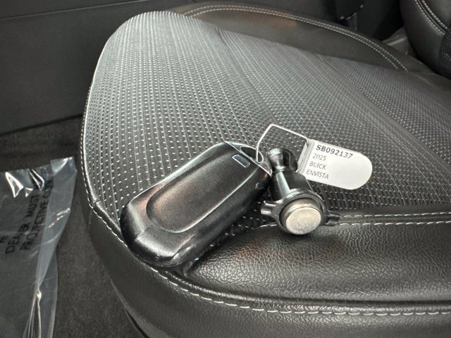 Used 2025 Buick Envista Preferred w/ Convenience II Package FWD image 27