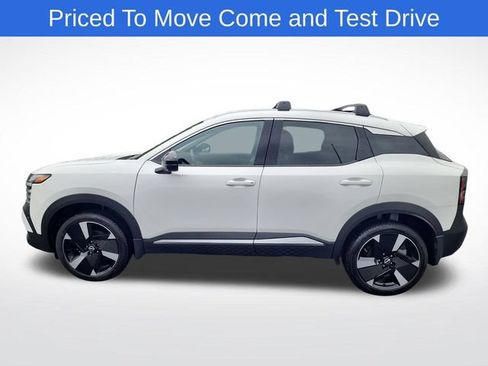 Used 2026 Nissan Kicks SR w/ SR Premium Package FWD image 2