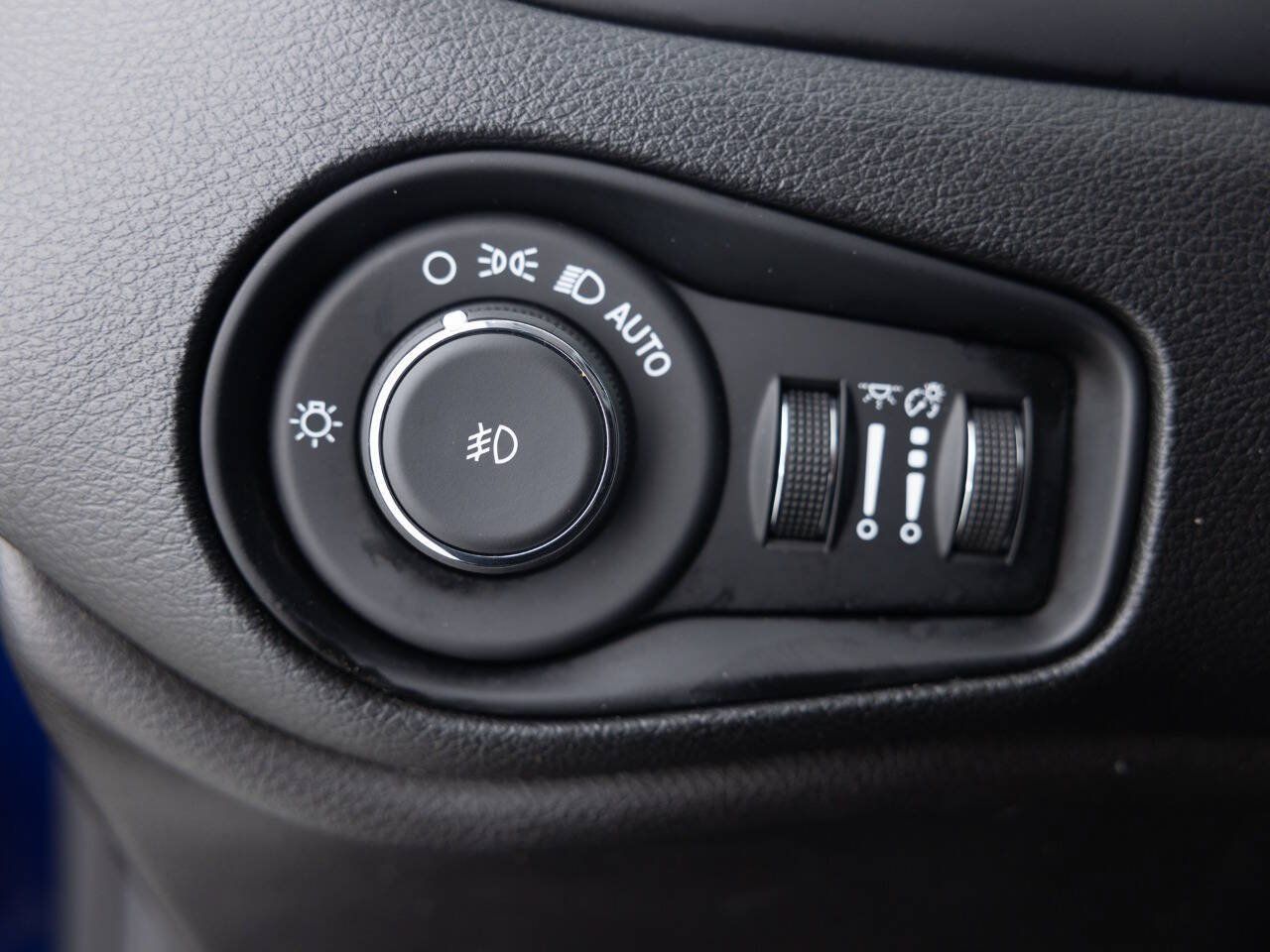 Used 2016 Jeep Renegade Latitude FWD image 36