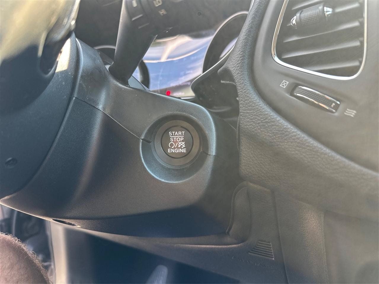 Used 2018 Jeep Compass Latitude AWD/4WD image 30
