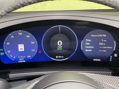 Certified 2025 Porsche Macan 4 Electric image 46