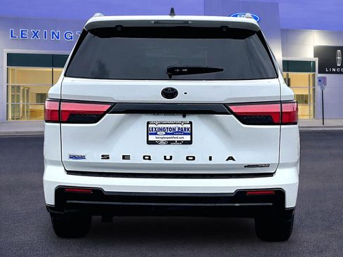 Used 2025 Toyota Sequoia Platinum AWD/4WD image 6
