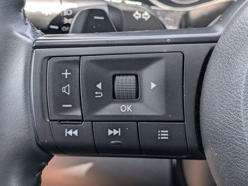 Used 2024 Nissan Pathfinder SV FWD image 23