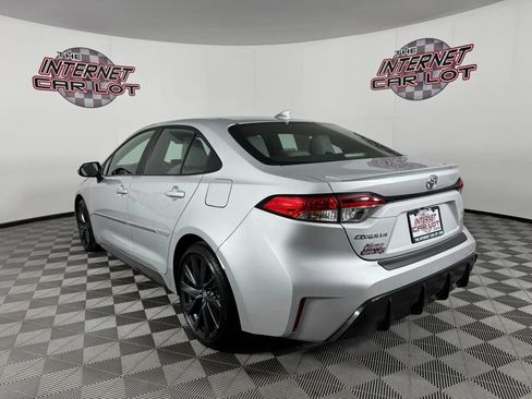Used 2024 Toyota Corolla SE w/ SE Premium Package FWD image 5