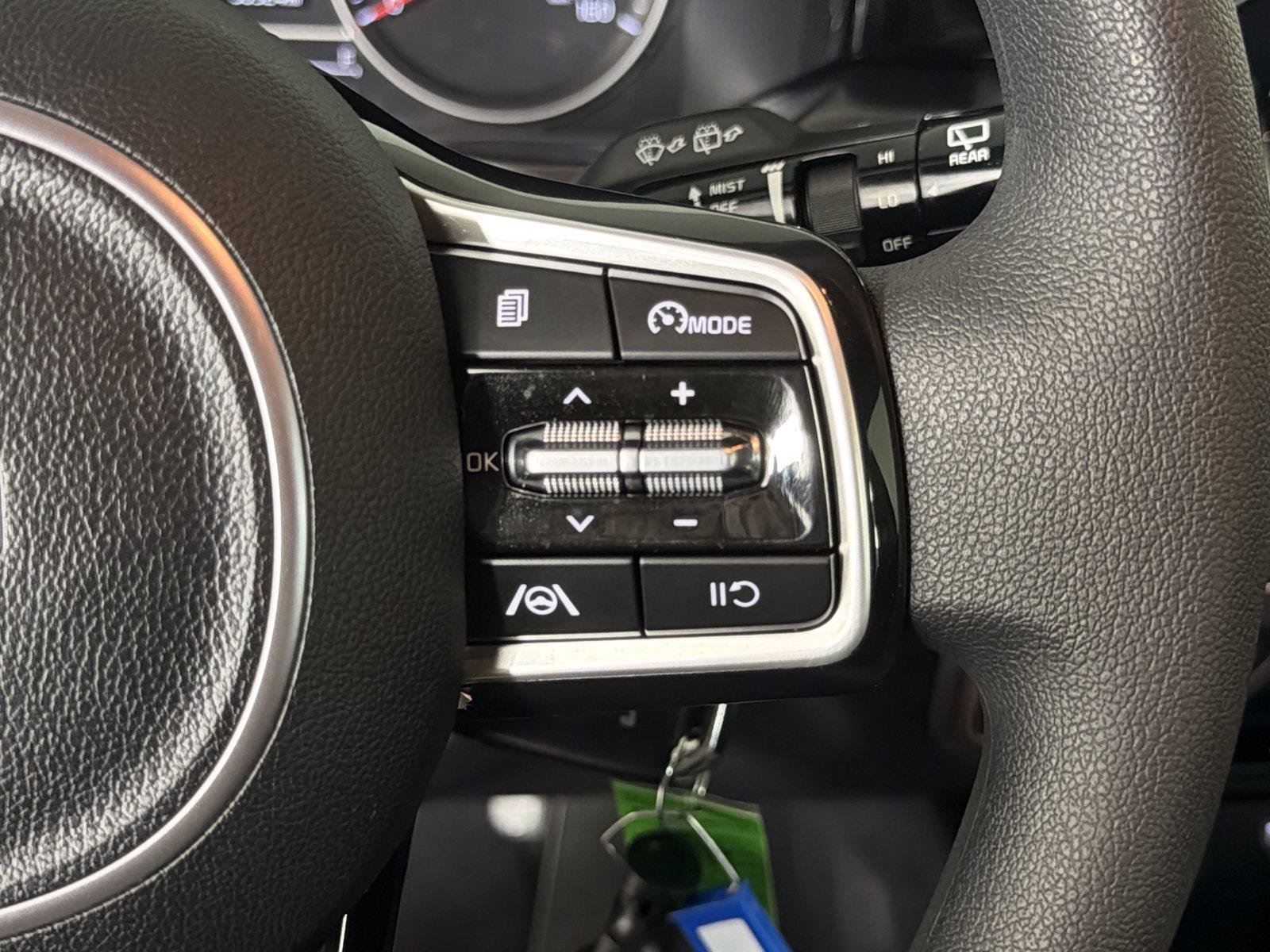 Used 2023 Kia Sorento LX FWD image 23