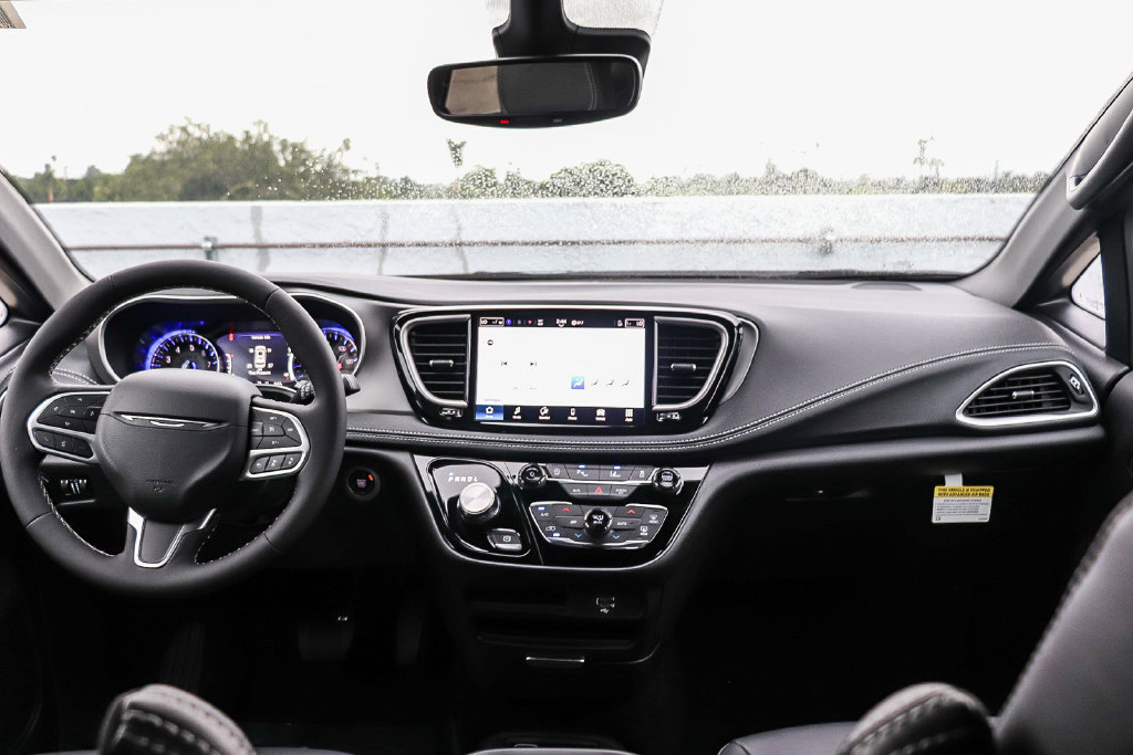 New 2027 Chrysler Pacifica Select FWD image 14