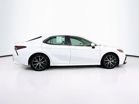 Used 2024 Toyota Camry SE FWD image 10