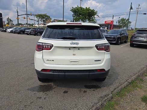 Used 2018 Jeep Compass Latitude w/ Popular Equipment Group AWD/4WD image 6