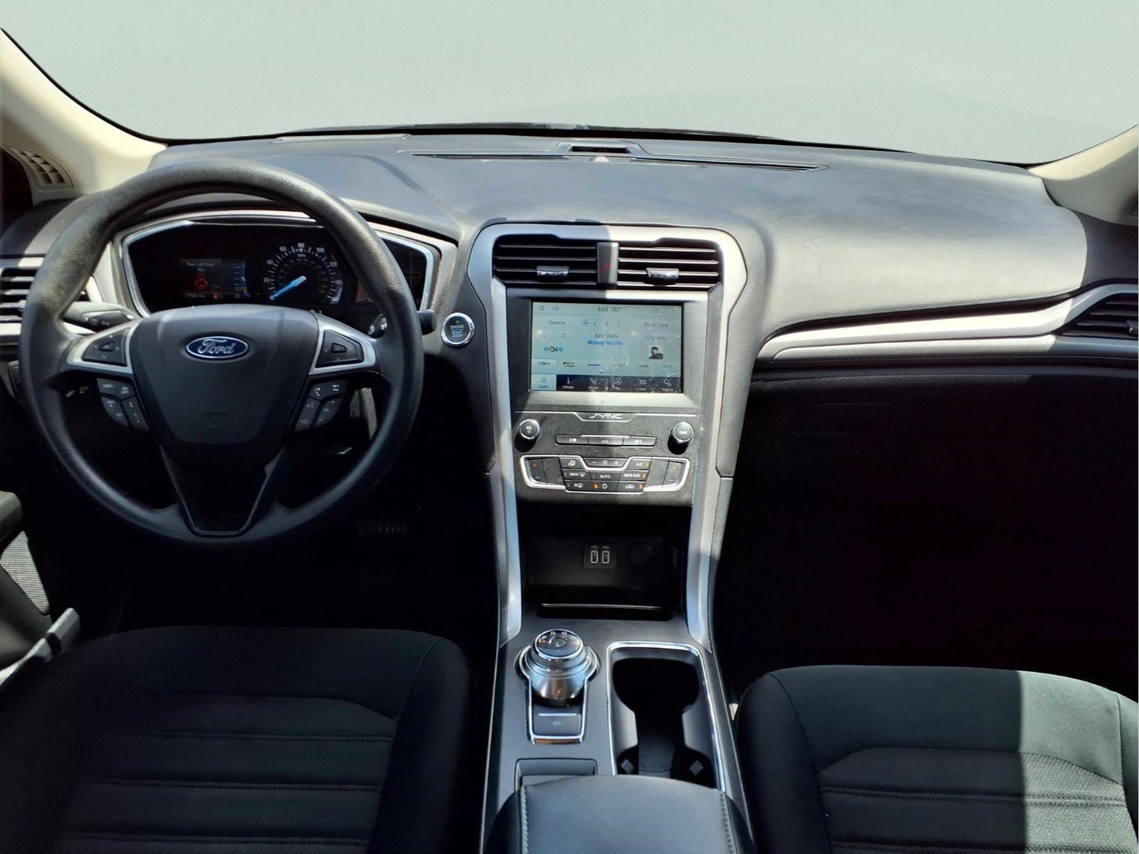 Used 2020 Ford Fusion SE FWD image 12