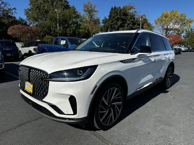 Certified 2025 Lincoln Aviator Reserve w/ Equipment Group 201A AWD/4WD image 9