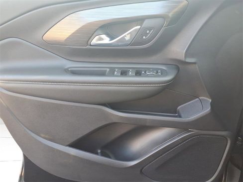 Used 2024 GMC Terrain SLE w/ Driver Convenience Package image 16