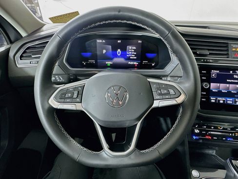 Used 2022 Volkswagen Tiguan SE AWD/4WD image 11