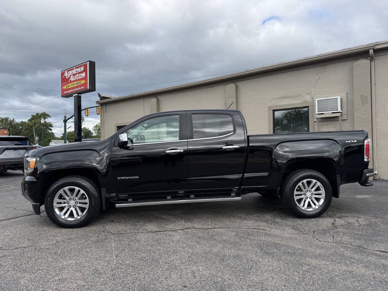 Used 2017 GMC Canyon SLT w/ Trailering Package AWD/4WD image 5