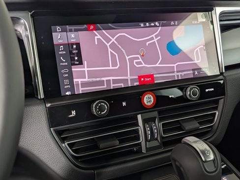 New 2026 Porsche Macan image 33