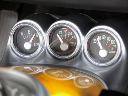 Used 2005 Chevrolet SSR w/ Preferred Equipment Group image 65