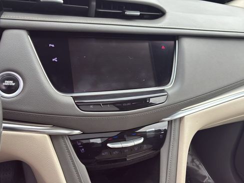 Used 2018 Cadillac XT5 Premium Luxury w/ Driver Assist Package image 9