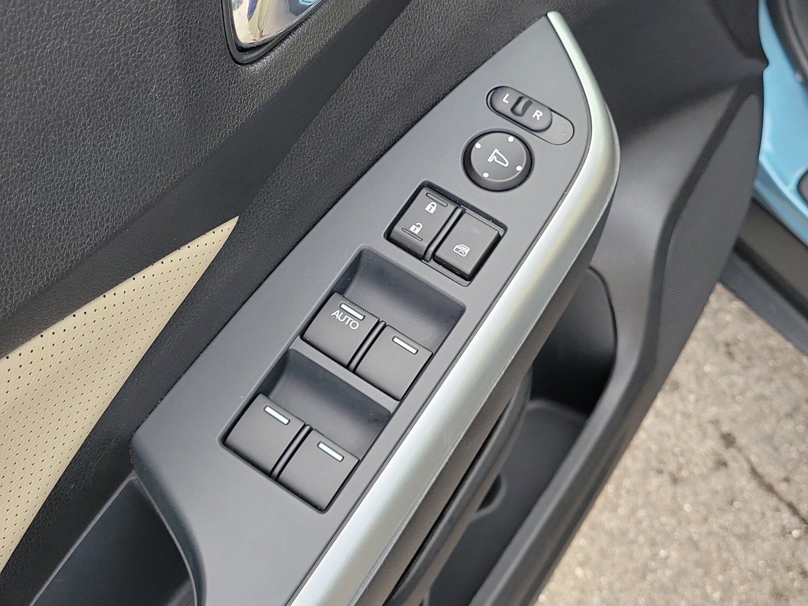 Used 2016 Honda CR-V Touring image 14