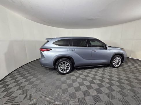 Used 2022 Toyota Highlander Limited image 6