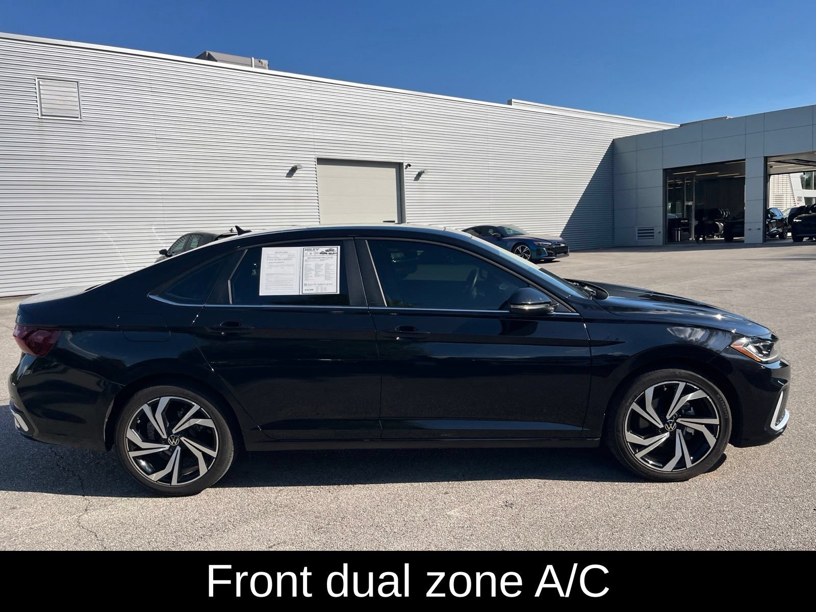 Used 2025 Volkswagen Jetta SEL FWD image 4