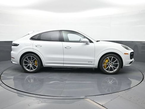 Used 2022 Porsche Cayenne GTS AWD/4WD image 24