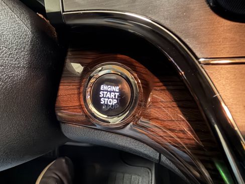 Used 2015 Toyota Avalon XLE image 39