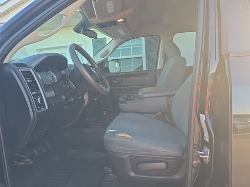 Used 2018 RAM 2500 Tradesman w/ Chrome Appearance Group image 12