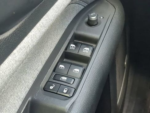 Used 2022 Jeep Compass Latitude w/ Sun and Sound Group FWD image 28