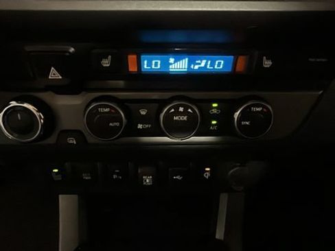 Used 2021 Toyota Tacoma TRD Sport w/ TRD Premium Sport Package AWD/4WD image 22