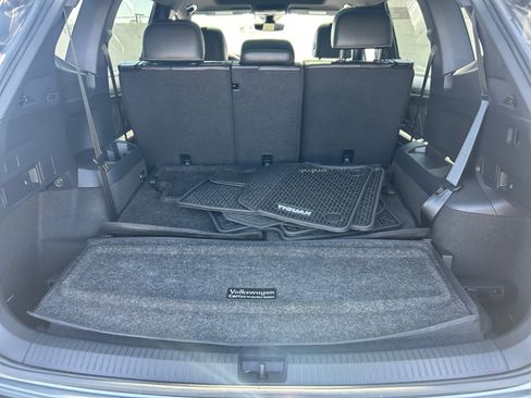 Used 2023 Volkswagen Tiguan SE R-Line image 32