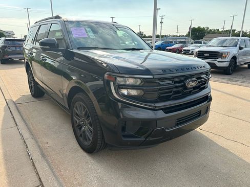New 2025 Ford Expedition Platinum w/ Stealth Performance Package AWD/4WD image 2