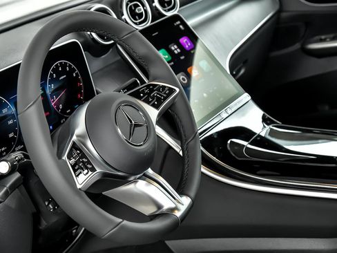 Certified 2025 Mercedes-Benz GLC 300 4MATIC image 17
