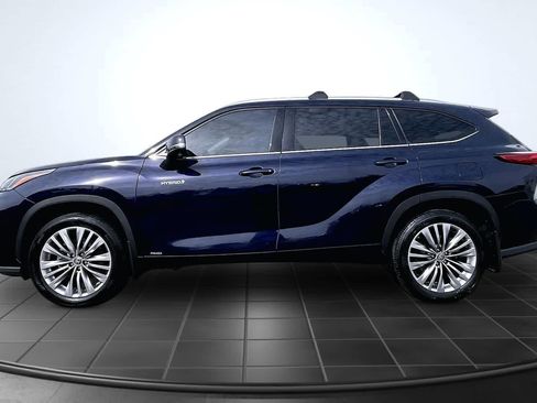 Used 2020 Toyota Highlander Platinum AWD/4WD image 3