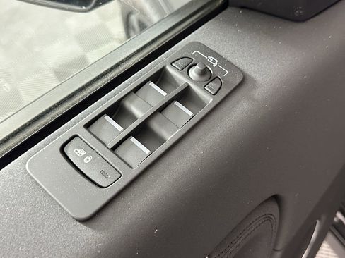 Certified 2025 Land Rover Discovery Sport S image 21