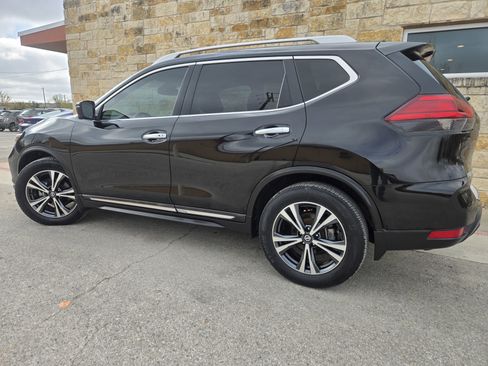 Used 2017 Nissan Rogue SL w/ SL Premium Package image 2