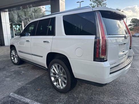 Used 2020 Cadillac Escalade Premium Luxury image 4