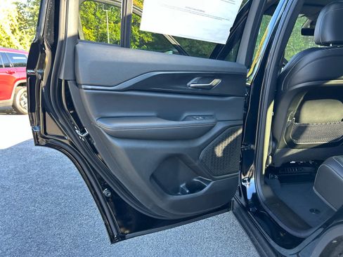 New 2025 Jeep Grand Cherokee Laredo image 26