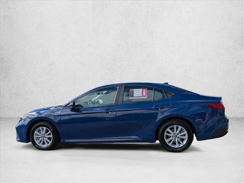 Used 2025 Toyota Camry LE image 9
