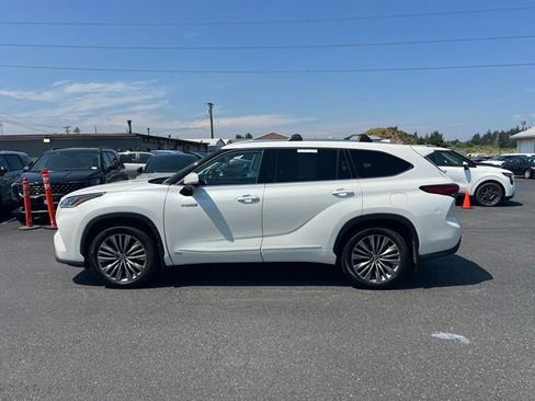 Used 2021 Toyota Highlander Platinum AWD/4WD image 4