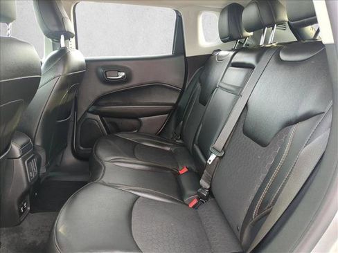 Used 2019 Jeep Compass Latitude image 14