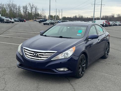 Used 2011 Hyundai Sonata SE w/ Navigation & Sunroof Pkg 4 FWD image 4