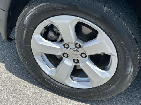 Used 2018 Jeep Compass Latitude FWD image 9