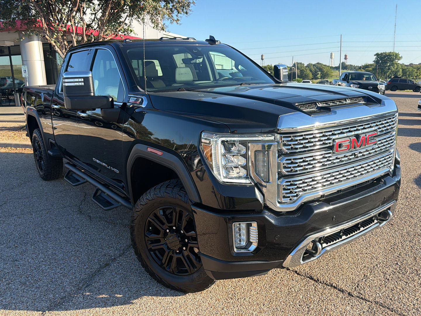 Used 2021 GMC Sierra 2500 Denali w/ Denali Black Diamond Edition AWD/4WD image 1